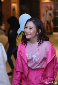 Foto Prilly Latuconsina