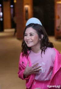 Foto Prilly Latuconsina