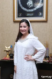 Foto Prilly Latuconsina