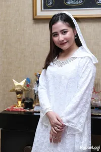 Foto Prilly Latuconsina