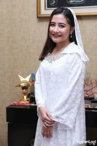 Foto Prilly Latuconsina