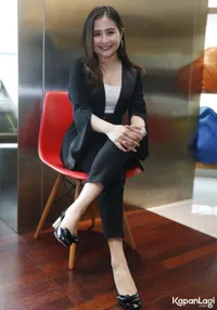 Foto Prilly Latuconsina