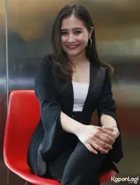 Foto Prilly Latuconsina