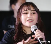 Foto Prilly Latuconsina