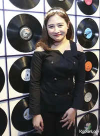 Foto Prilly Latuconsina