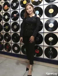 Foto Prilly Latuconsina