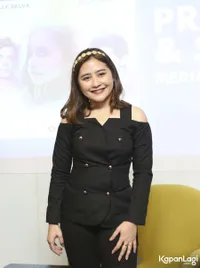 Foto Prilly Latuconsina