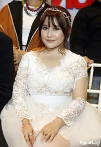 Foto Prilly Latuconsina