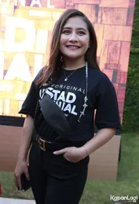 Foto Prilly Latuconsina