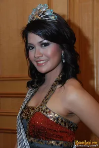 Foto Putri Raemawasti