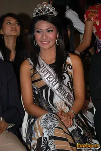 Foto Putri Raemawasti