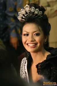 Foto Putri Raemawasti