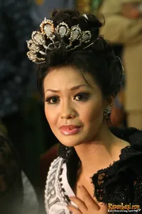 Foto Putri Raemawasti