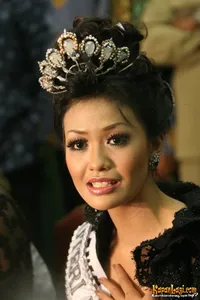 Foto Putri Raemawasti