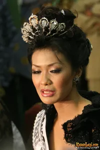 Foto Putri Raemawasti