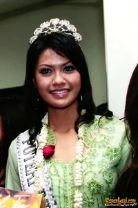 Foto Putri Raemawasti