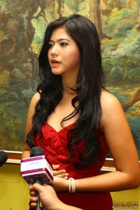 Foto Qory Sandioriva