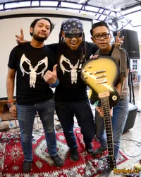 Foto Raksasa Band