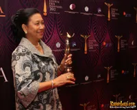 Foto Ratna Riantiarno