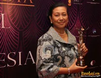 Foto Ratna Riantiarno