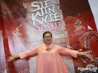 Foto Ratna Riantiarno