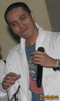 Foto Ressa Herlambang