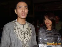 Foto Ressa Herlambang