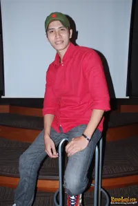 Foto Ressa Herlambang