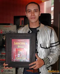 Foto Ressa Herlambang