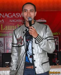 Foto Ressa Herlambang