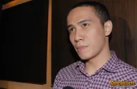 Foto Ressa Herlambang