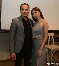 Foto Ressa Herlambang