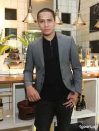 Foto Ressa Herlambang