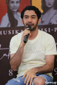 Foto Reza Rahadian