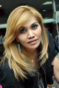 Foto Risa Amrikasari