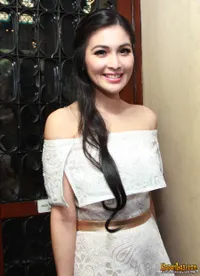 Foto Sandra Dewi