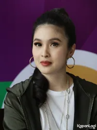 Foto Sandra Dewi