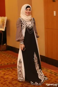 Foto Santi Widihastuti