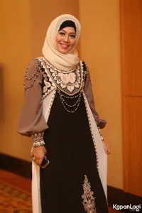 Foto Santi Widihastuti