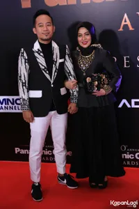 Foto Santi Widihastuti