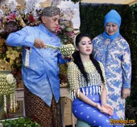 Foto Siti Ruby Aliya Rajasa
