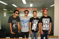 Foto Snickers and the Chicken Fighter