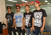 Foto Snickers and the Chicken Fighter