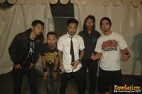 Foto Snickers and the Chicken Fighter