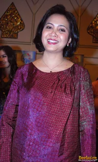 Foto Sundari Soekotjo