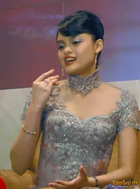 Foto Sundari Soekotjo