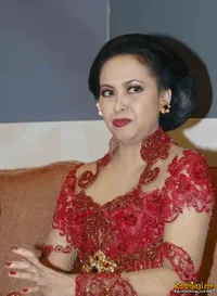 Foto Sundari Soekotjo