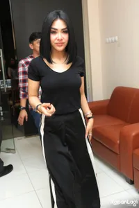 Foto Syahrini