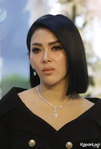 Foto Syahrini