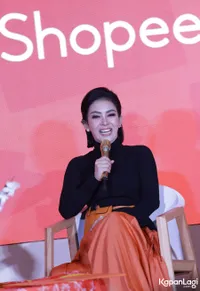 Foto Syahrini